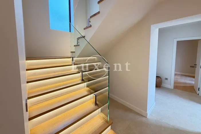 Prodej vily, Zadar, Chorvatsko, Krešimirova obala, 246 m2