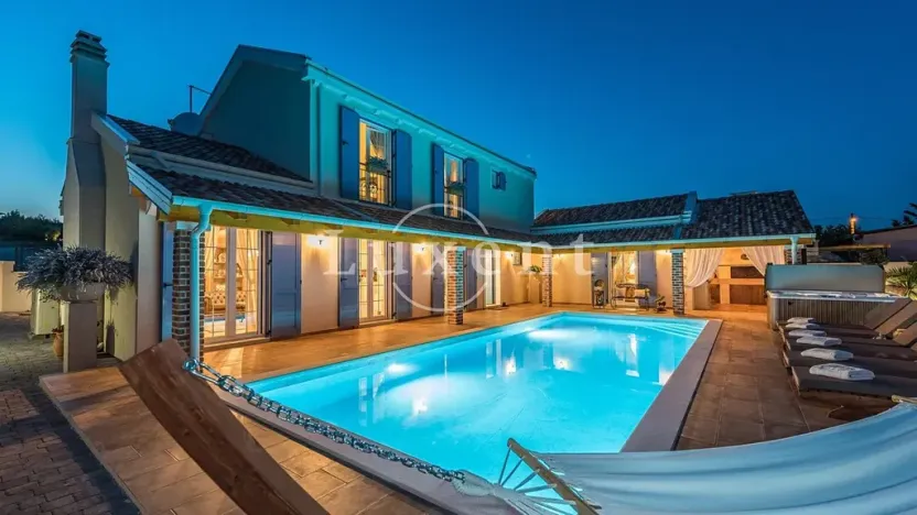 Prodej vily, Zadar, Chorvatsko, 410 m2