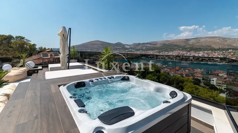 Prodej vily, Trogir, Chorvatsko, 310 m2