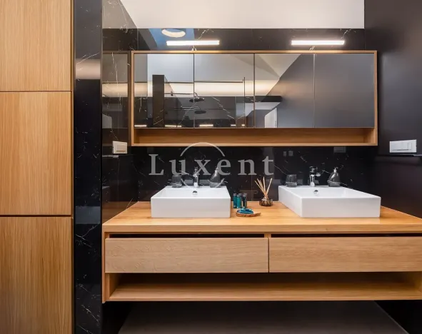 Prodej vily, Omiš, Chorvatsko, 298 m2