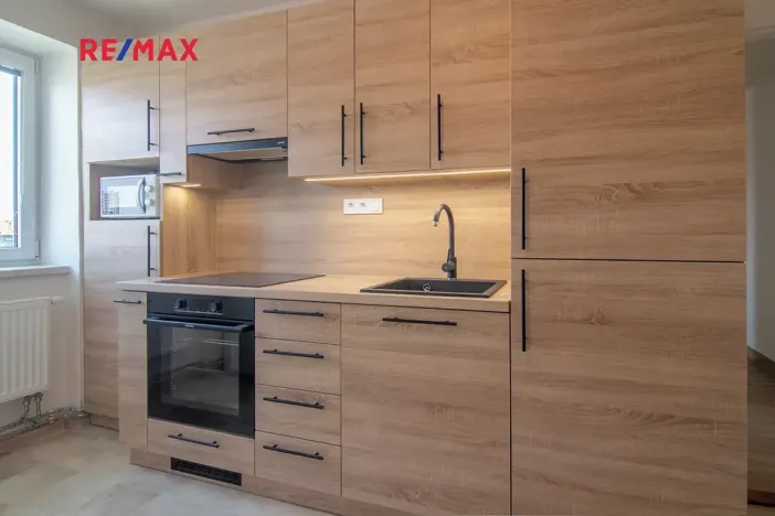 Pronájem bytu 2+1, Břeclav, nábř. Komenského, 57 m2