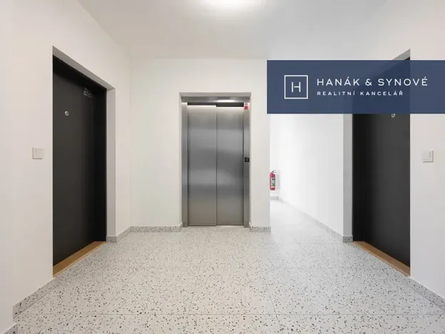 Prodej bytu 2+kk, Pohořelice, U Kasáren, 52 m2