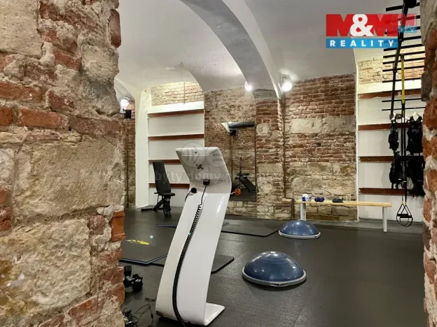 Pronájem obchodního prostoru, Praha - Nové Město, Karlovo náměstí, 19 m2