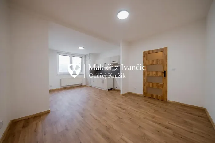 Pronájem bytu 1+kk, Dolní Kounice, Masarykovo náměstí, 35 m2
