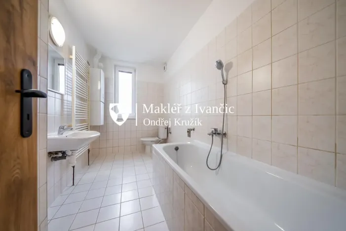 Pronájem bytu 1+kk, Dolní Kounice, Masarykovo náměstí, 35 m2