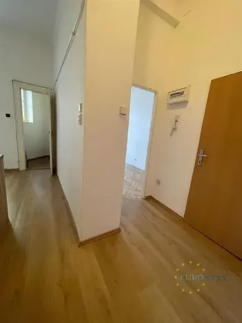 Pronájem bytu 2+kk, Praha - Nusle, Slavojova, 37 m2