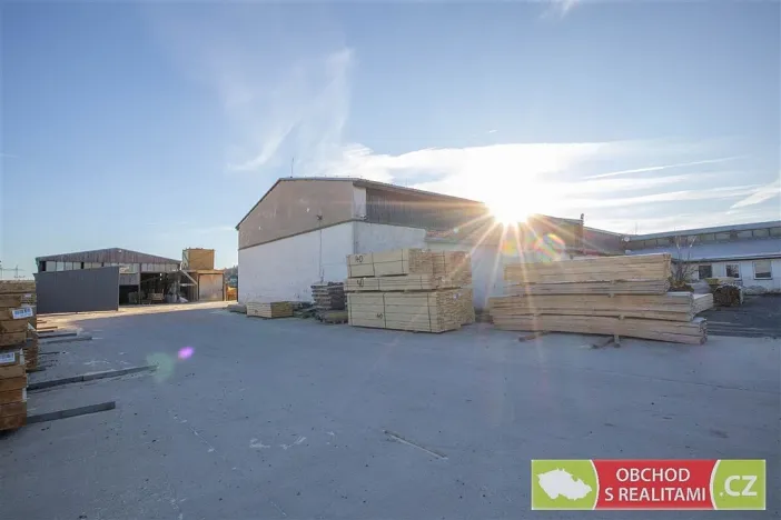 Pronájem výrobních prostor, Morašice, 2710 m2