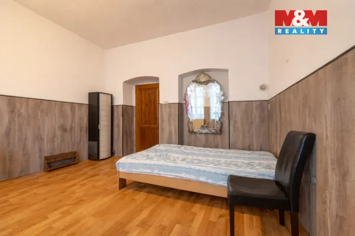 Prodej bytu 3+1, Nový Bor - Arnultovice, Gen. Svobody, 183 m2