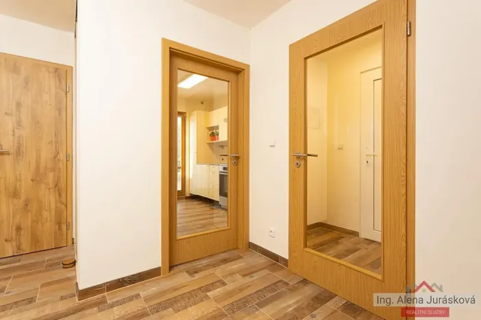 Pronájem bytu 1+1, Praha - Velká Chuchle, Nad Libří, 55 m2