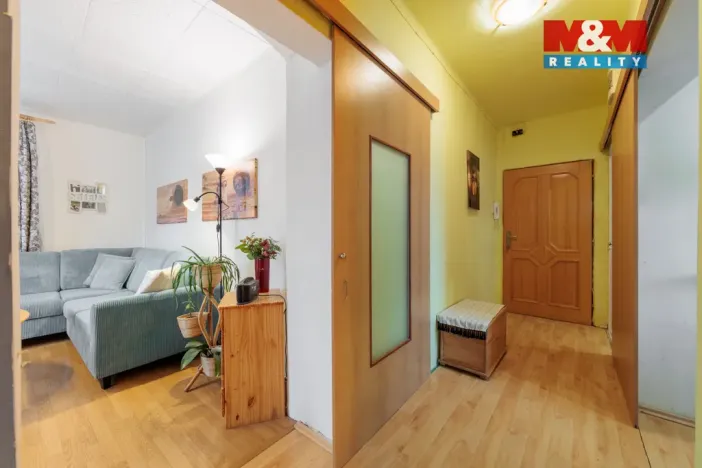 Prodej bytu 2+1, Karlovy Vary - Bohatice, Na Výšině, 45 m2