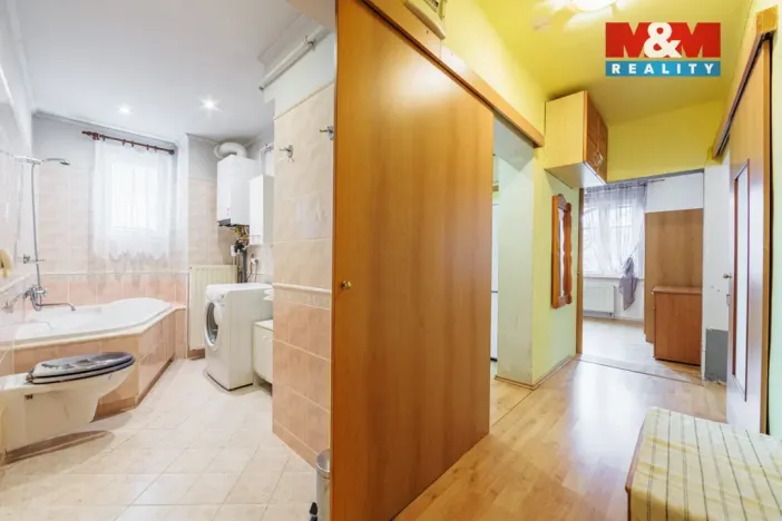 Prodej bytu 2+1, Karlovy Vary - Bohatice, Na Výšině, 45 m2