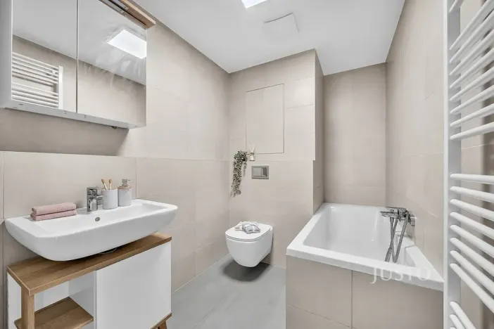 Prodej bytu 2+kk, Praha - Uhříněves, Oty Bubeníčka, 45 m2