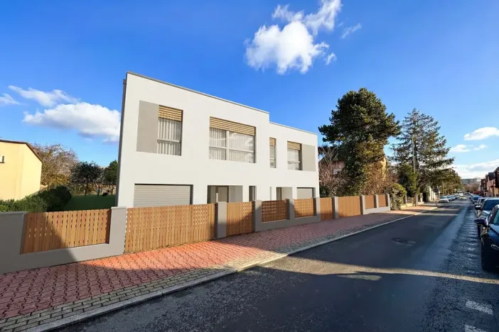 Prodej pozemku pro bydlení, Praha - Hloubětín, Mochovská, 901 m2