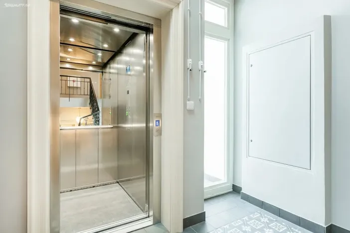 Pronájem bytu 2+kk, Praha - Bubeneč, Sládkova, 45 m2