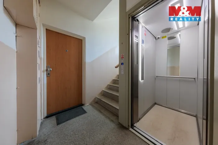 Prodej bytu 1+1, Chodov, náměstí 9. května, 36 m2