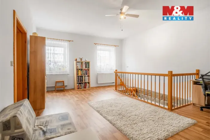 Prodej rodinného domu, Doksy, náměstí Republiky, 235 m2