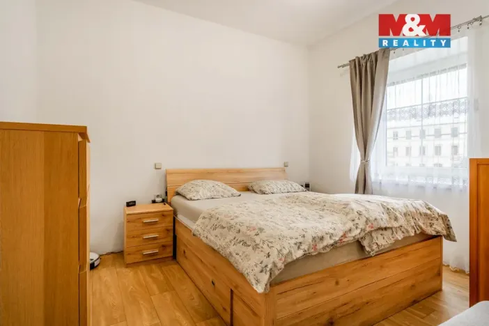 Prodej rodinného domu, Doksy, náměstí Republiky, 235 m2