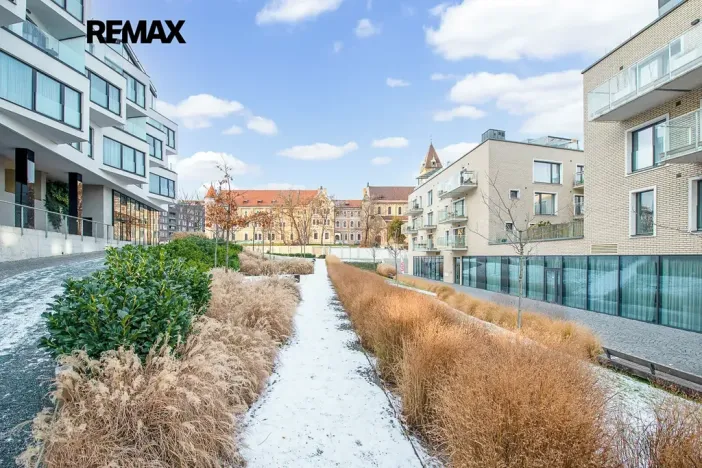 Pronájem bytu 1+kk, Praha - Smíchov, Kobrova, 43 m2