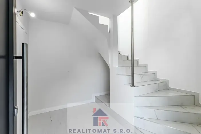 Prodej kanceláře, Praha - Komořany, Pod lesem, 440 m2