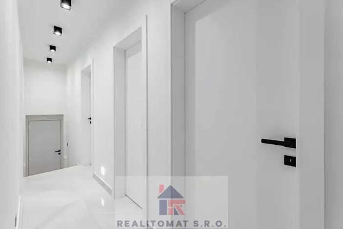 Prodej kanceláře, Praha - Komořany, Pod lesem, 440 m2