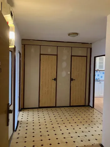 Pronájem bytu 3+1, Praha - Kobylisy, Libišská, 75 m2