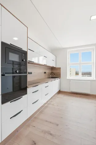 Prodej bytu 2+1, Cheb, Na Hradčanech, 82 m2