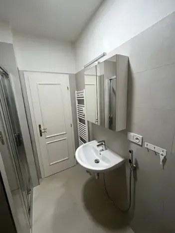 Pronájem bytu 2+kk, Praha - Žižkov, Jeseniova, 45 m2