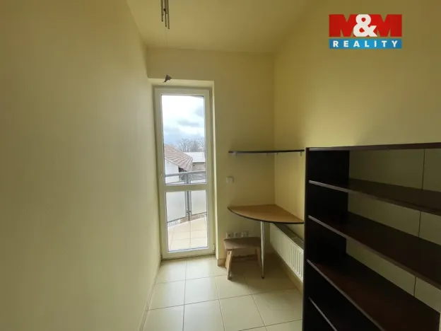 Pronájem bytu 1+kk, Praha, Ve žlíbku, 43 m2