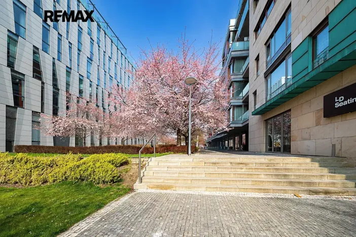 Pronájem bytu 2+kk, Praha - Karlín, Rohanské nábřeží, 73 m2