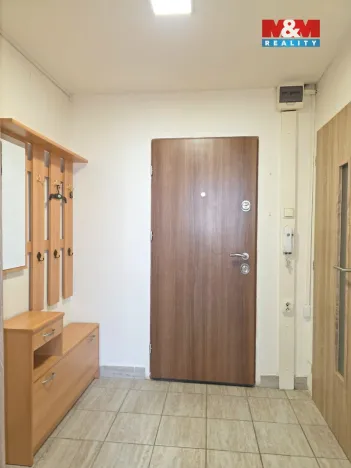 Pronájem bytu 1+kk, Ústí nad Labem - Krásné Březno, Neštěmická, 32 m2