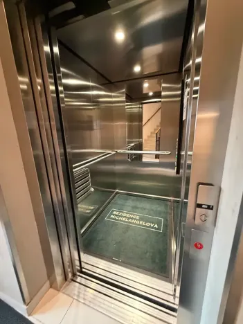 Pronájem bytu 1+kk, Praha - Strašnice, Michelangelova, 35 m2