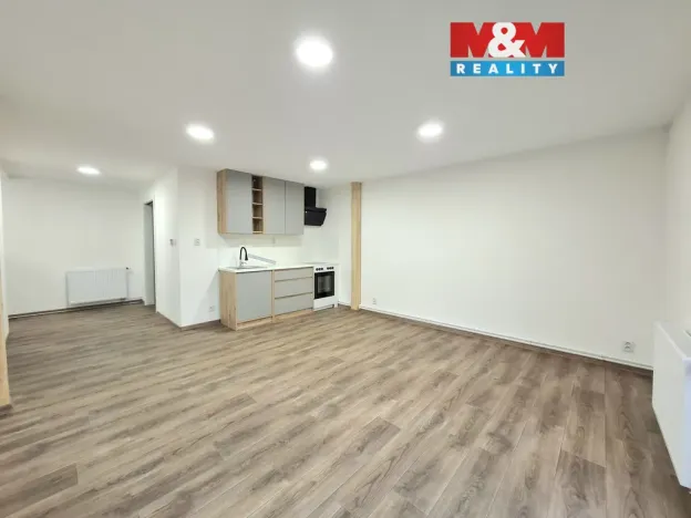 Pronájem bytu 1+kk, Karlovy Vary - Stará Role, Vančurova, 36 m2