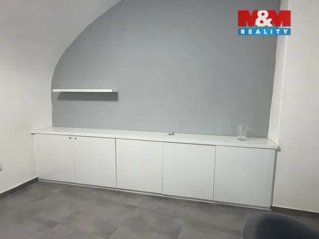 Pronájem obchodního prostoru, Pardubice - Pardubice-Staré Město, Zámecká, 19 m2