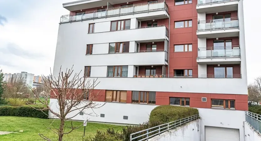 Pronájem garážového stání, Praha - Stodůlky, Nová kolonie, 13 m2