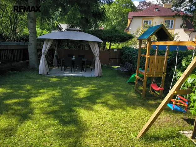 Prodej rodinného domu, Lipová-lázně, 555 m2