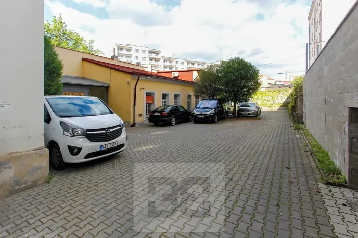 Pronájem garážového stání, Praha - Nusle, Vladimírova, 15 m2