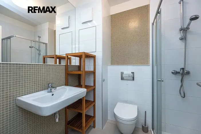 Pronájem bytu 1+kk, Praha - Libeň, Novovysočanská, 25 m2