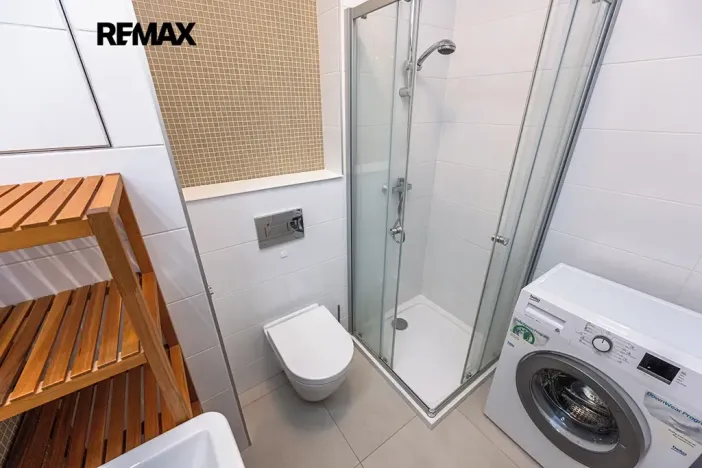 Pronájem bytu 1+kk, Praha - Libeň, Novovysočanská, 25 m2