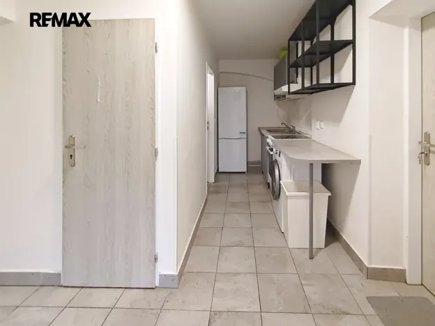 Pronájem atypického bytu, Drahelčice, V Brance, 164 m2