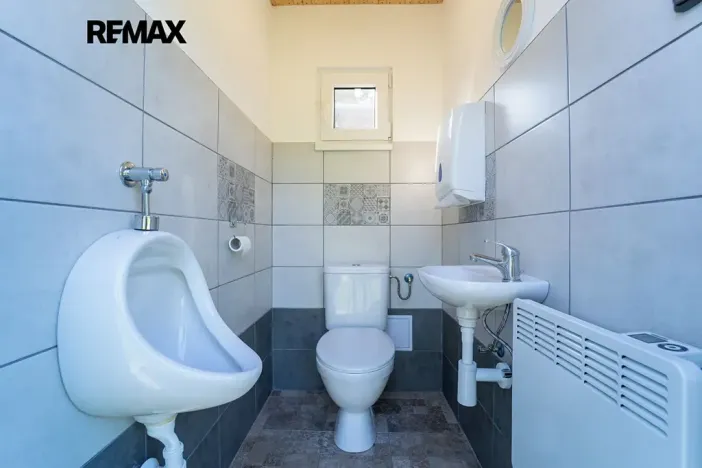 Prodej komerční nemovitosti, Chrášťany, 10917 m2