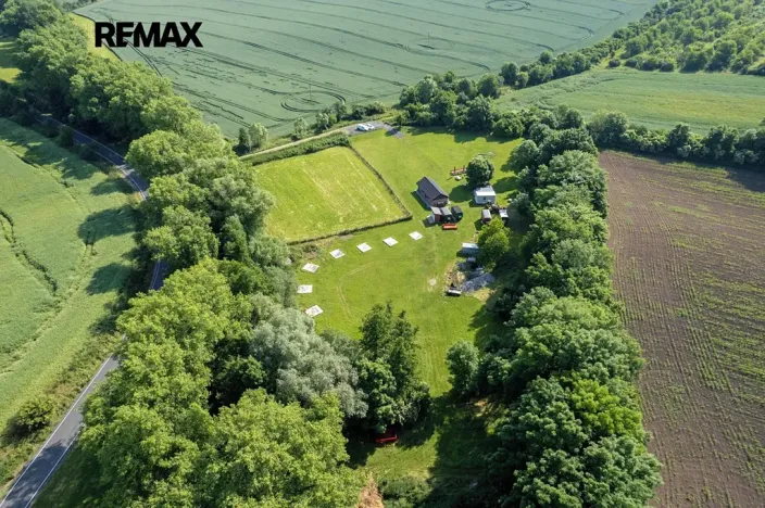 Prodej komerční nemovitosti, Chrášťany, 10917 m2