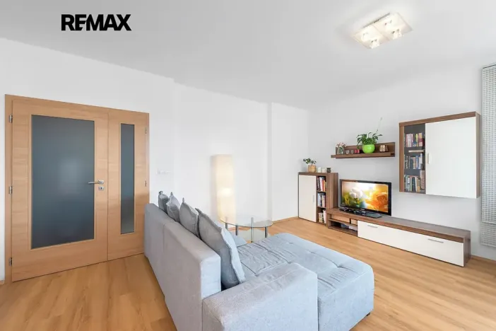 Pronájem bytu 2+kk, Praha - Vysočany, Sousedíkova, 55 m2