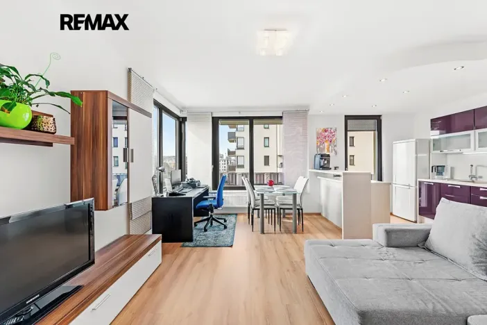 Pronájem bytu 2+kk, Praha - Vysočany, Sousedíkova, 55 m2