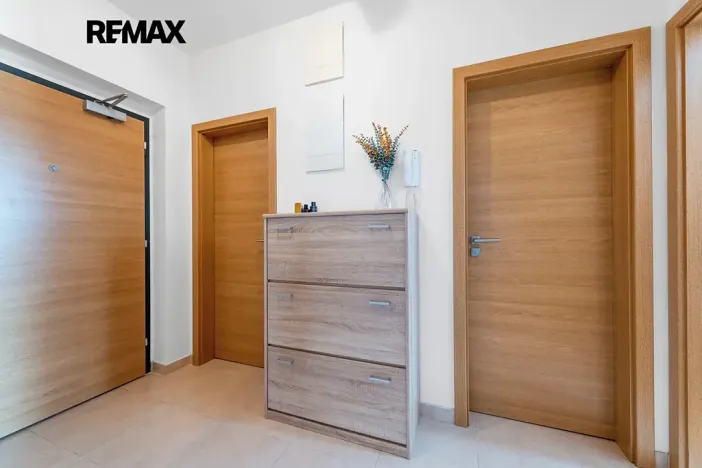 Pronájem bytu 2+kk, Praha - Vysočany, Sousedíkova, 55 m2