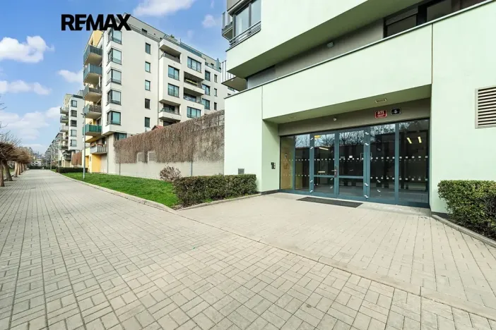 Pronájem bytu 2+kk, Praha - Vysočany, Sousedíkova, 55 m2