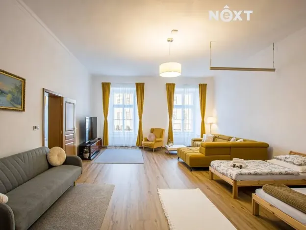 Prodej bytu 2+1, Jindřichův Hradec, nám. Míru, 100 m2