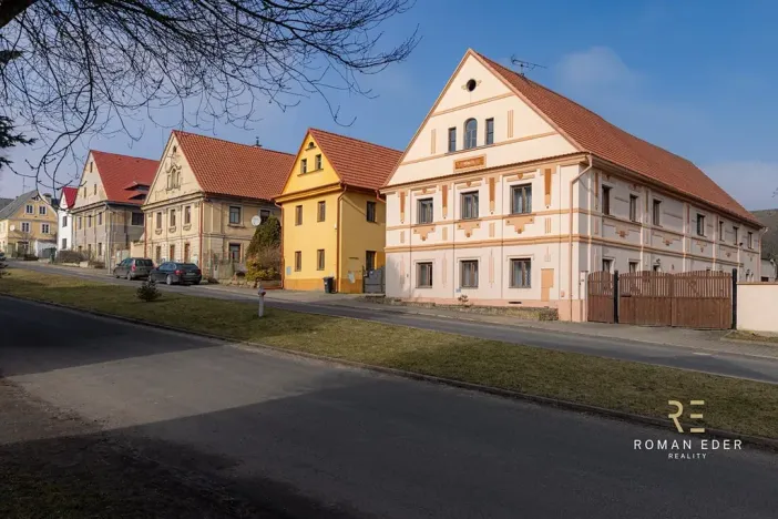 Prodej vícegeneračního domu, Chotiněves, 495 m2