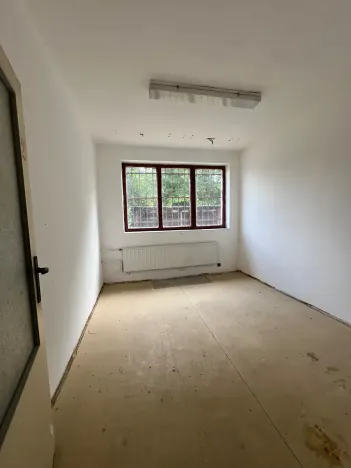 Prodej výrobních prostor, Karlovy Vary, K Přehradě, 8061 m2