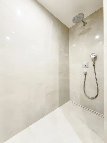 Prodej bytu 5+kk, Praha - Holyně, náměstí Pod lípou, 150 m2