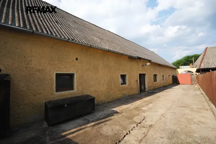 Prodej komerční nemovitosti, Církvice, 6984 m2